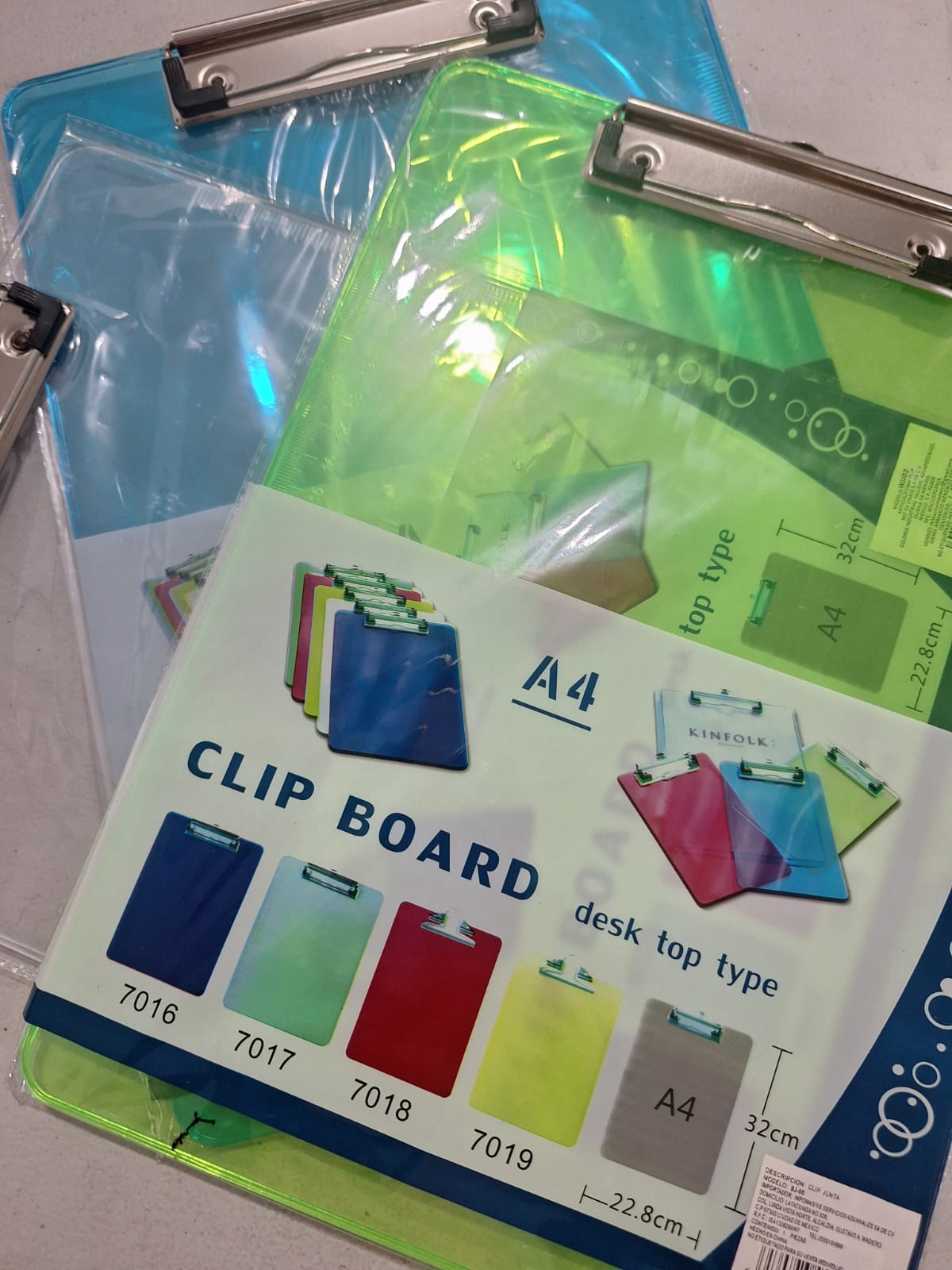 TABLA PLASTICA CARTA VARIOS COLORES