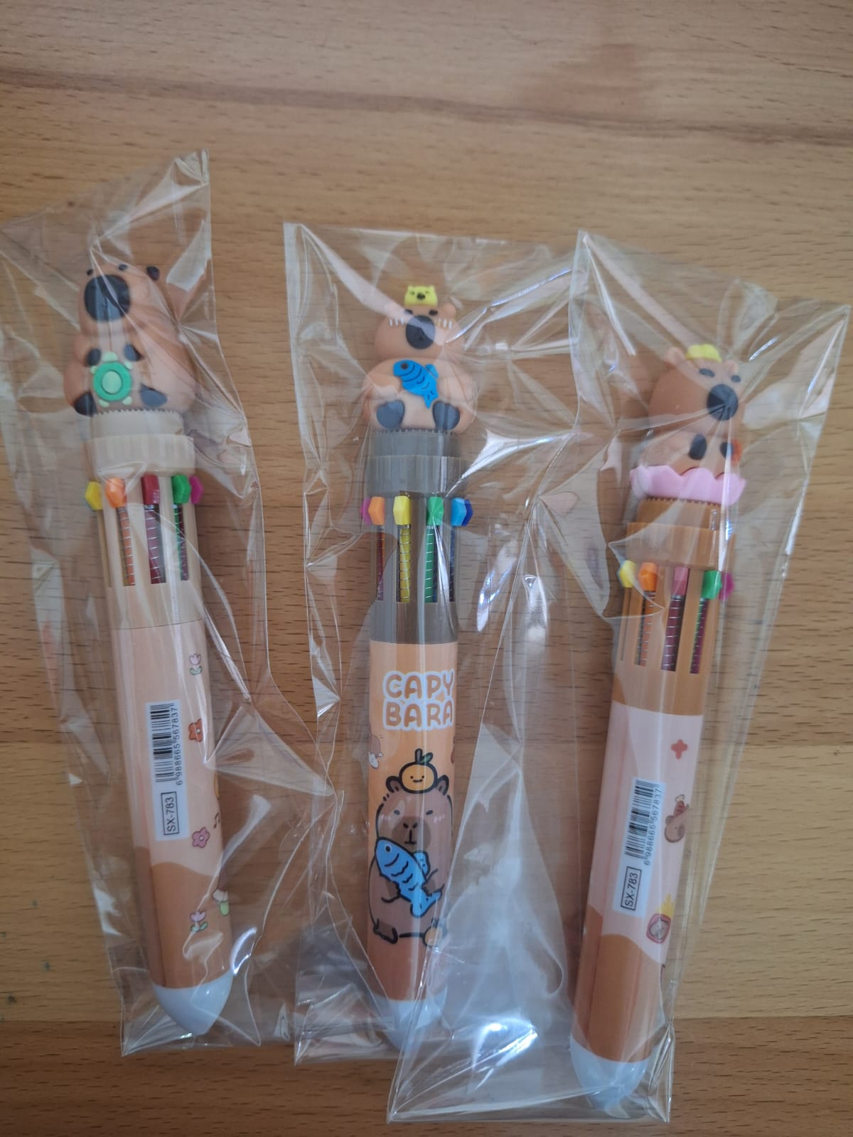 PLUMA CAPIBARA DE 10 COLORES