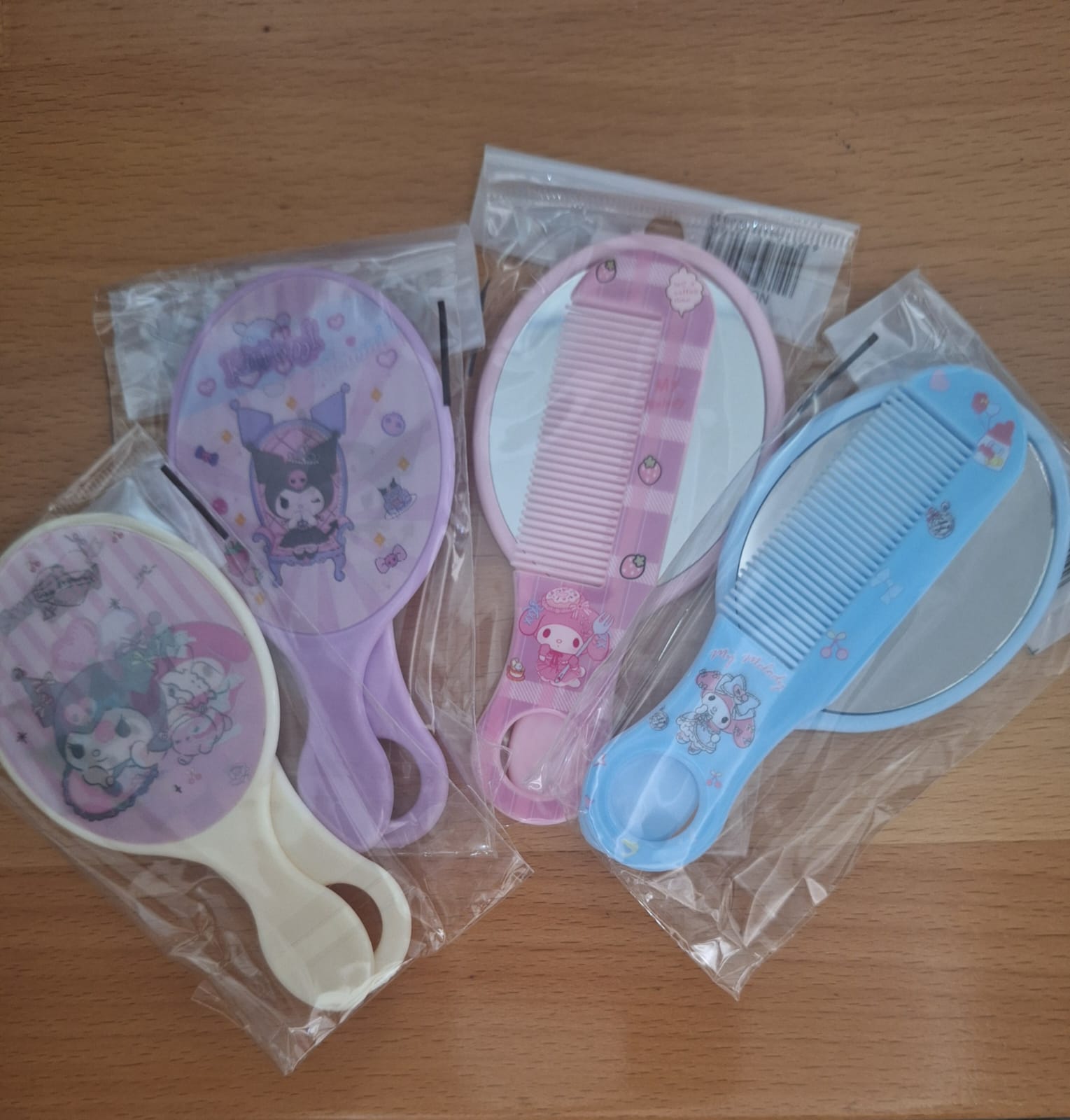 ESPEJO CON PEINE SANRIO