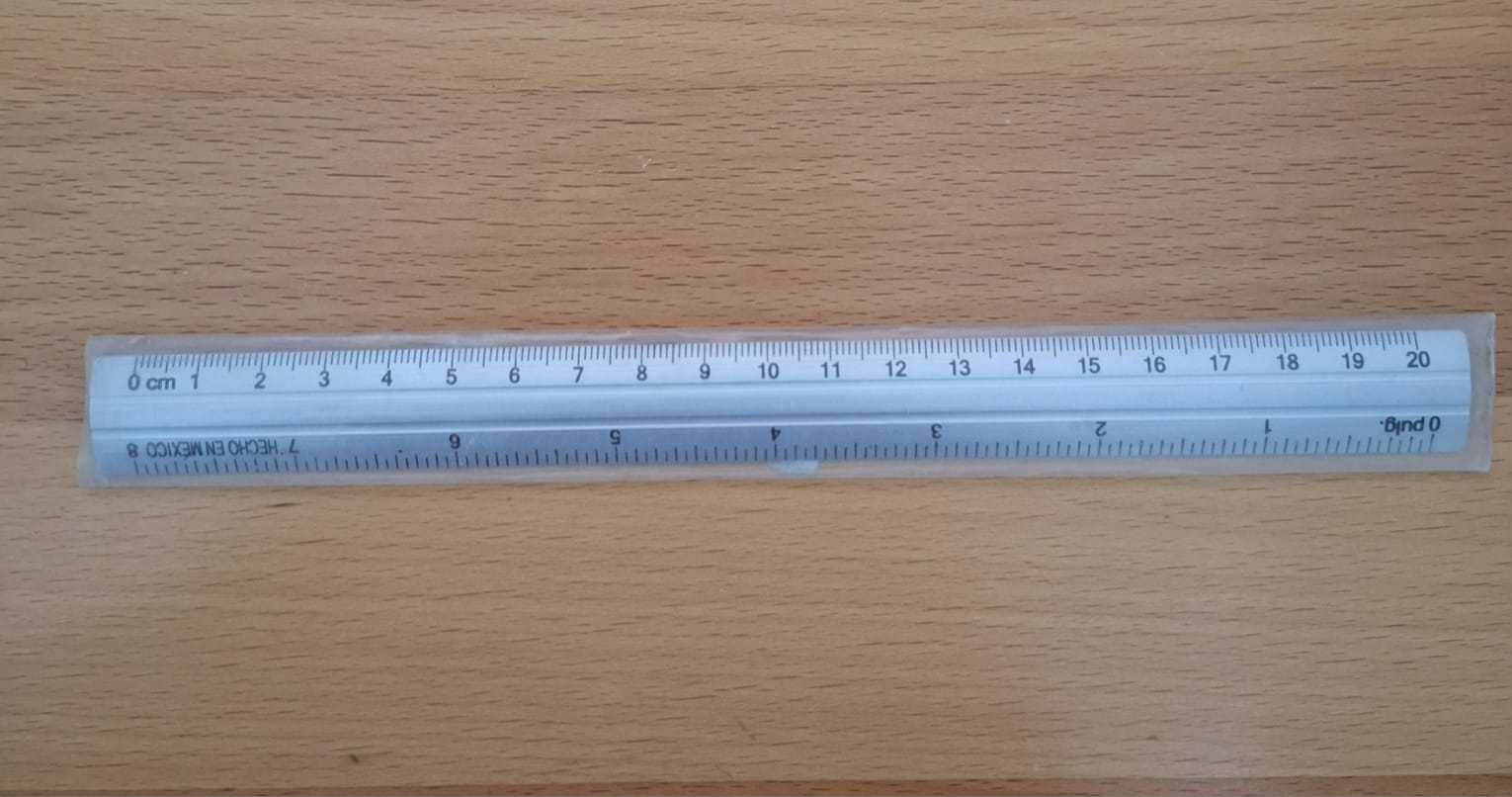 REGLA METALICA DE 20 CM