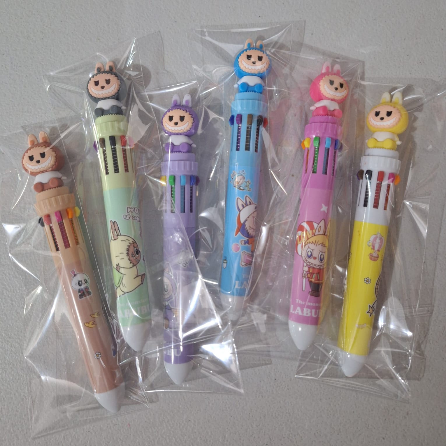 PLUMA LABUBU 10 COLORES