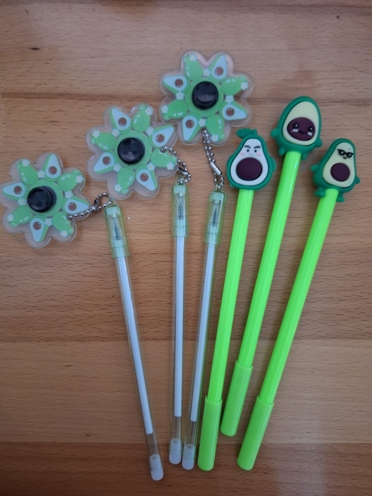 PLUMA KAWAII AGUACATE FELIZ