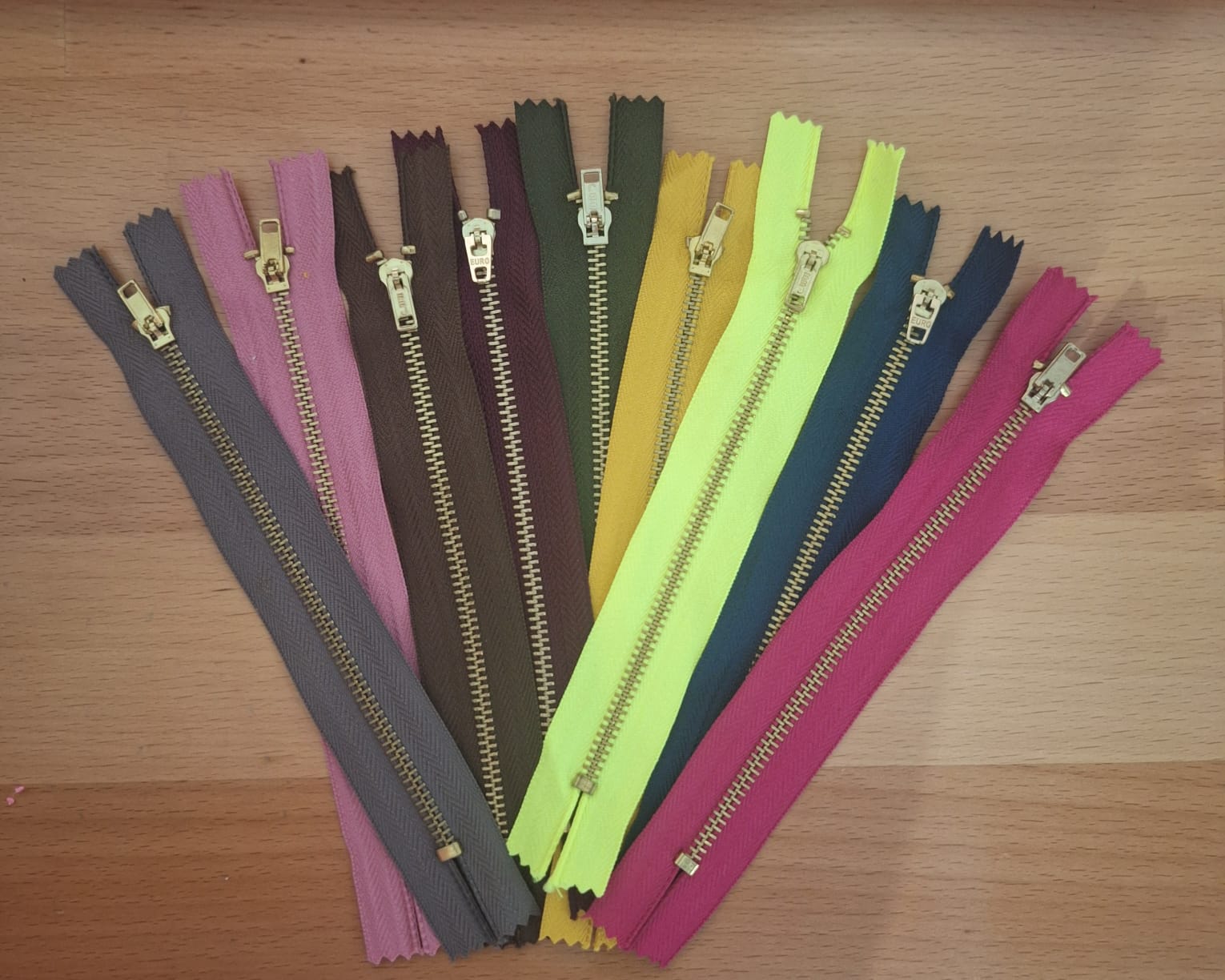 CIERRE LATON FIJO #3 DE 15CM COLOR SURTIDO