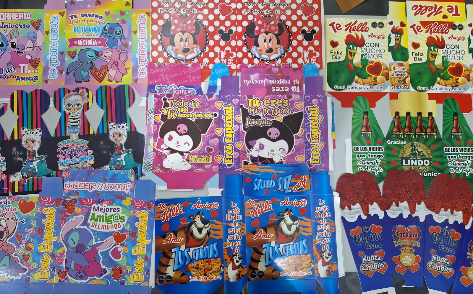 CAJA REGALO DECORADA MEDIANA 